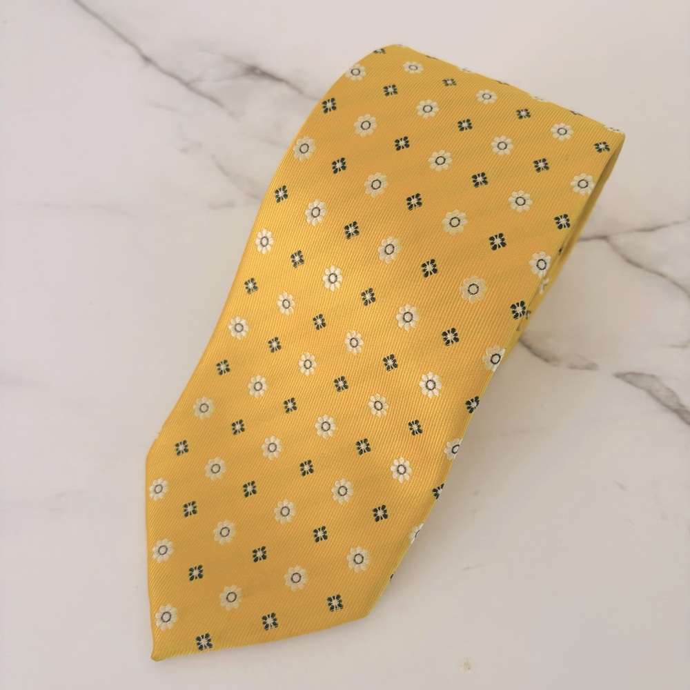 Puccini Men’s Yellow Floral Accent Geometric Handmade‎ Silk Tie